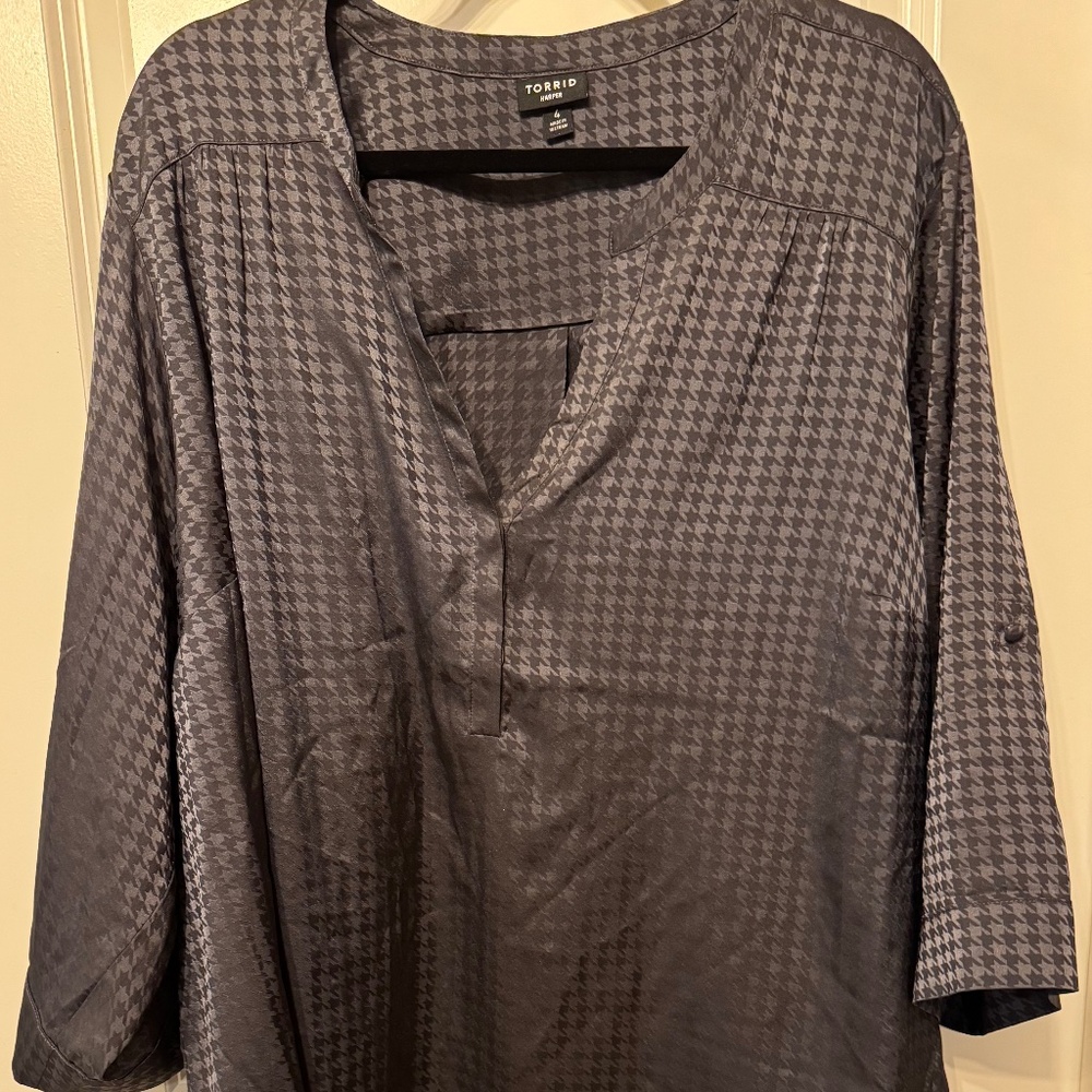Torrid Harper Charcoal Houndstooth Blouse – Size 4 (4X)